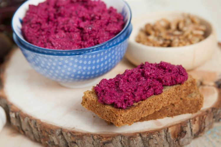 Pesto z červenej repy, urobte si recepty z celozrnného chleba