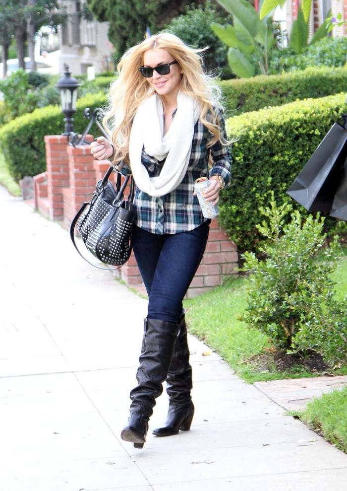 šatka-jeseň-dámy-kockovaná košeľa-biela-slučka-šál-lindsay-lohan