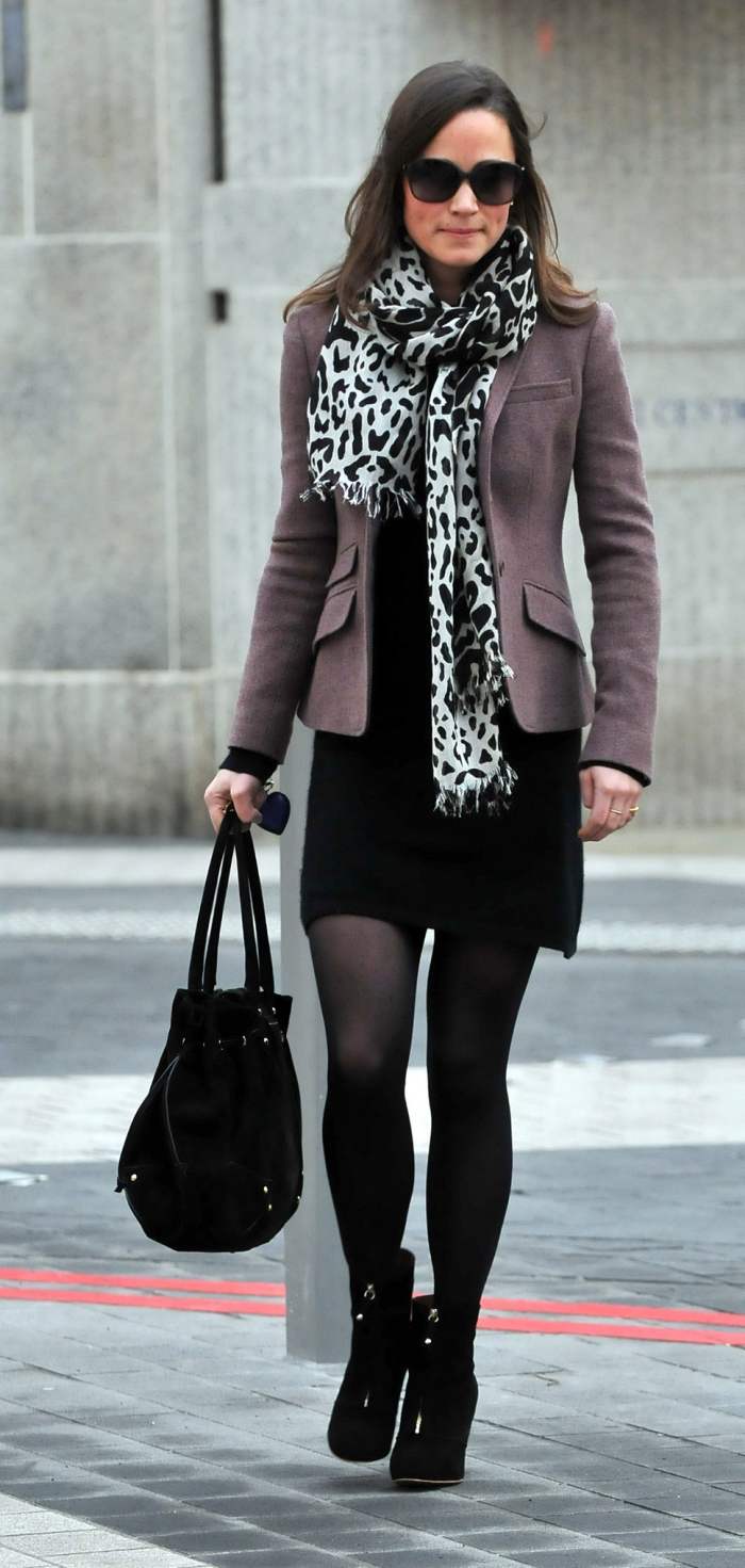 šál-jesenné-dámske-čierne-šaty-blejzer-leopardia tlač-šatka-pippa-middleton