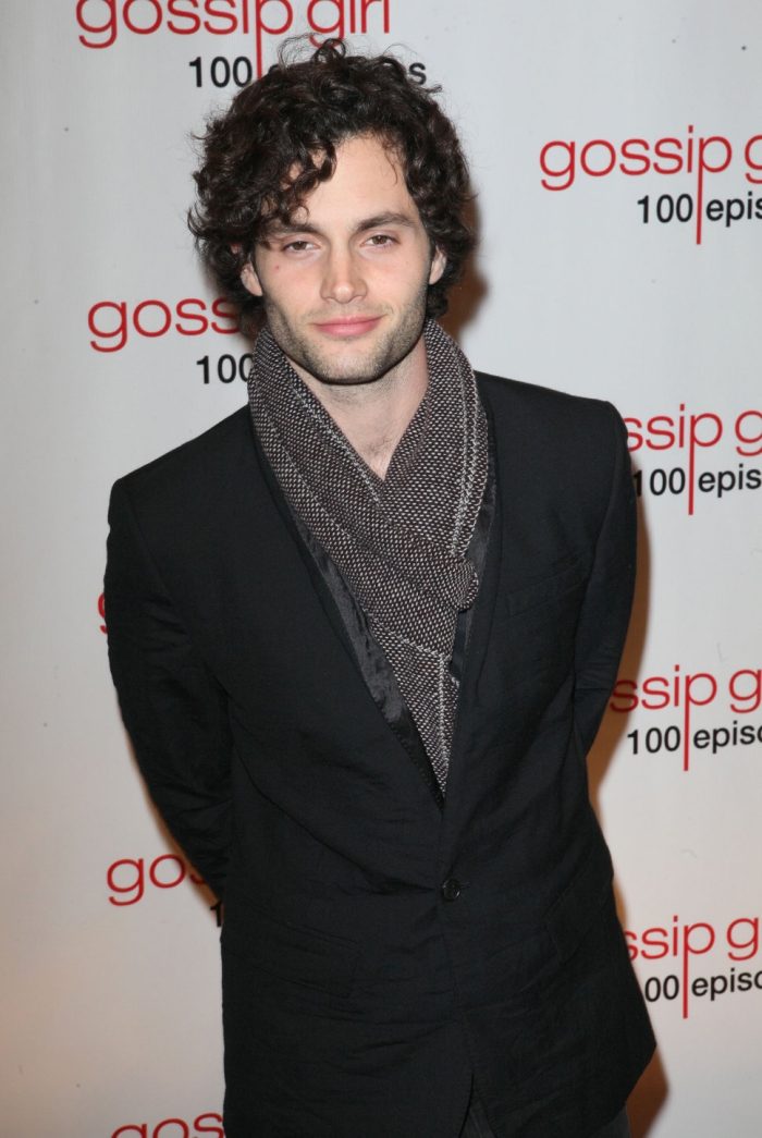 šatka-jeseň-muži-čierna-blejzer-hnedá-sivá-šatka-penn-badgley