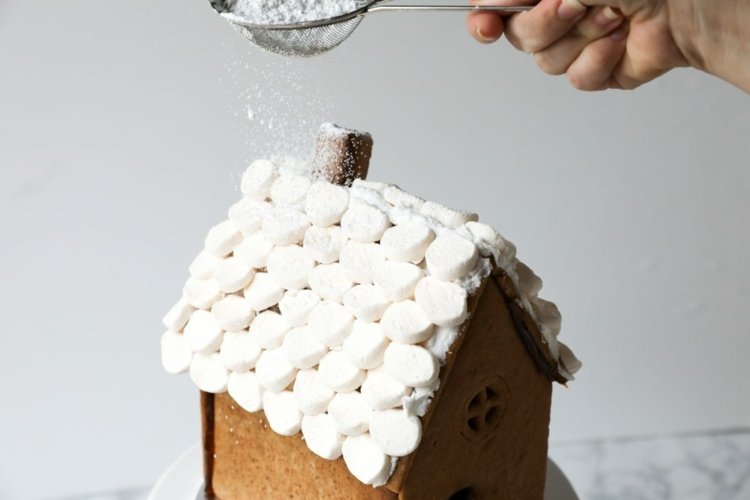 Plátky marshmallow na obyčajné a biele škridly