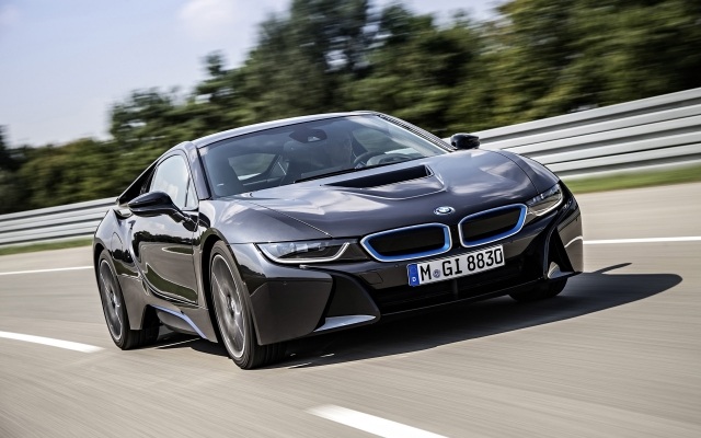 Čierna verzia - dravec BMW M1 2015-bmw-v pohybe-i8-m1