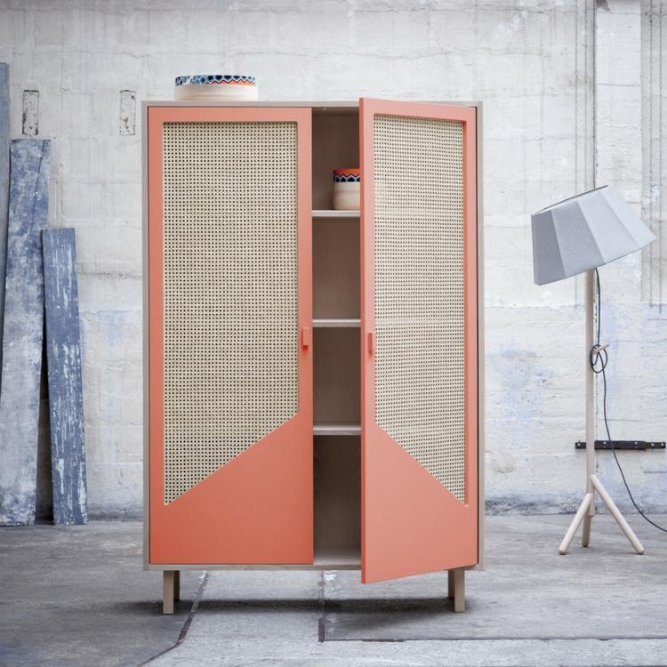 Na dvere skriniek použite prútené výrobky - prevedenie v prírodnej farbe a koráli