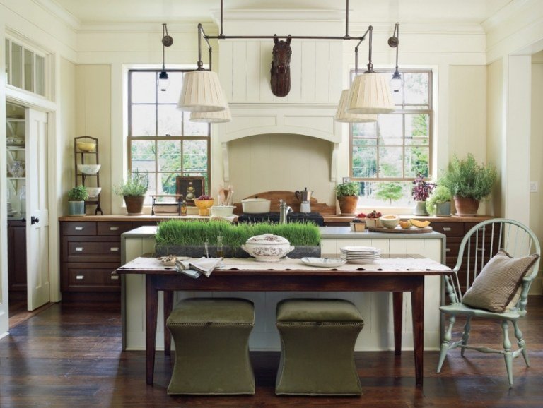 Jedáleň s vintage stoličkou Windsor a záhradným stolom Stolička Windsor-nábytok vo vidieckom štýle-drevený stôl-nápady