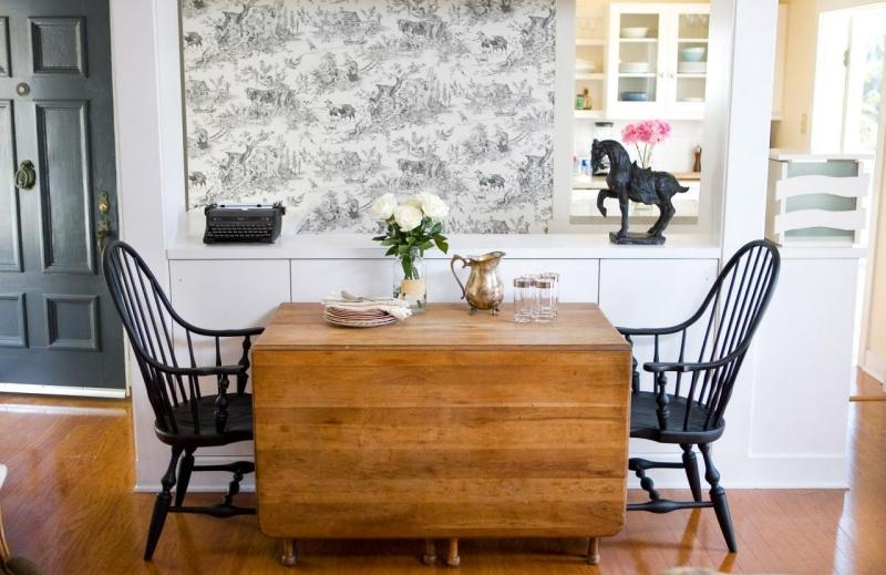 Vintage stôl s čiernymi stoličkami Windsor Stolička Windsor, čierny stôl, vintage nábytok