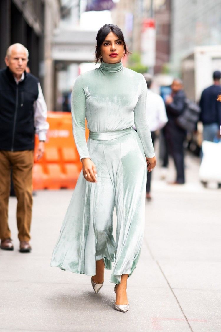 Zimný outfit v pastelových farbách pastelové módne trendy zima 2020