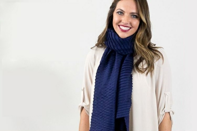 Viazajte dvojitý uzol so zimnou šatkou pre ženy a mužov