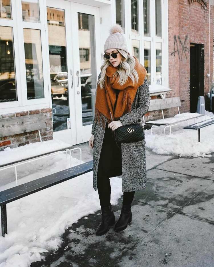 Hnedý šál XXL s kabátom a brmbolcom