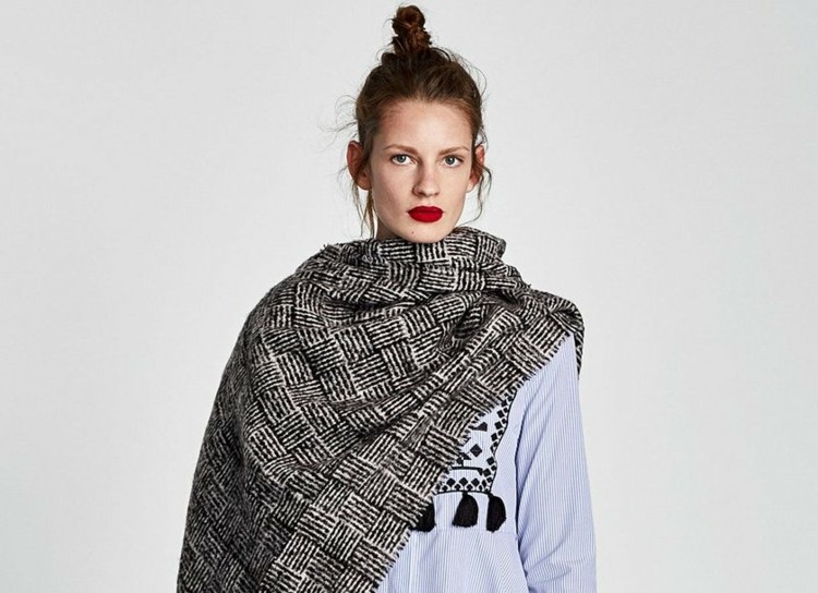 Nápad pre ženy - dajte si cez jedno rameno a okolo krku šál XXL