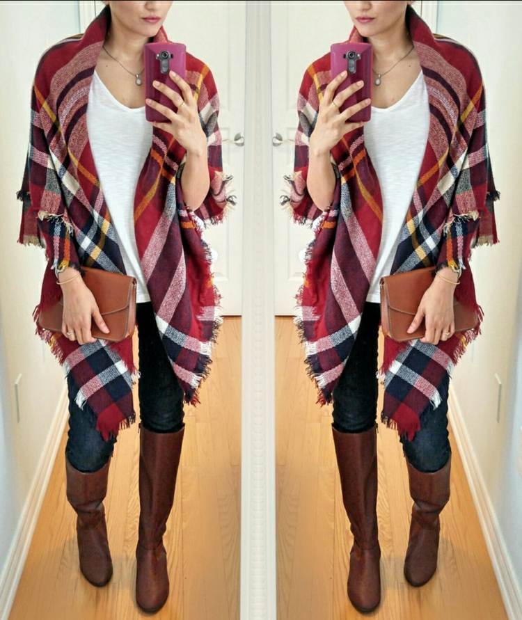 Neformálne k hnedým koženým čižmám - cez plece si dajte károvanú látku