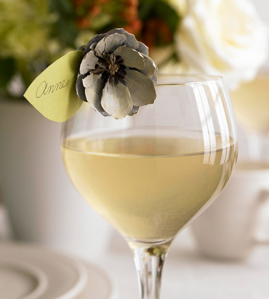 dekorácia zimného stola sami drotár dekorácia pohára na víno miesto karta Vyrobte si zimné dekorácie na stôl sami