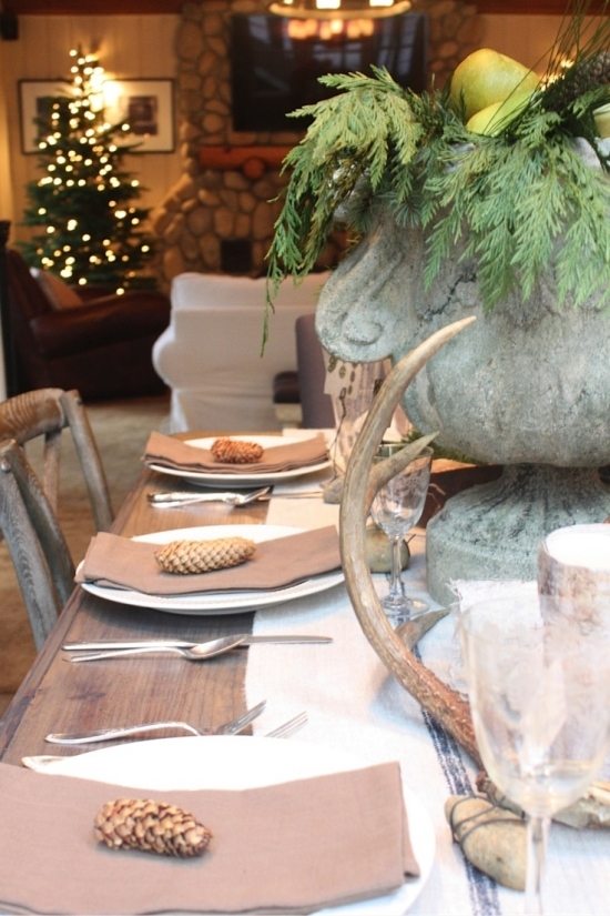zimná dekorácia stolu prírodný materiál ľanové obrúsky zimná dekorácia stolu prírodný materiál ľanové obrúsky