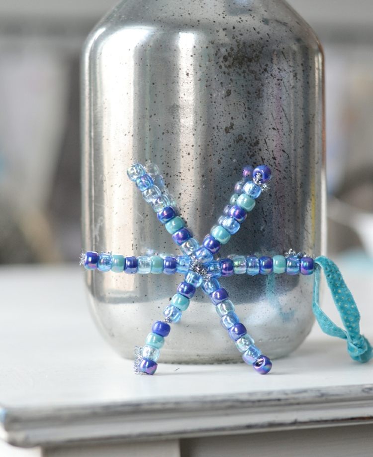 vianočná dekorácia s korálkami snehových vločiek nápad drôt modré nuansy