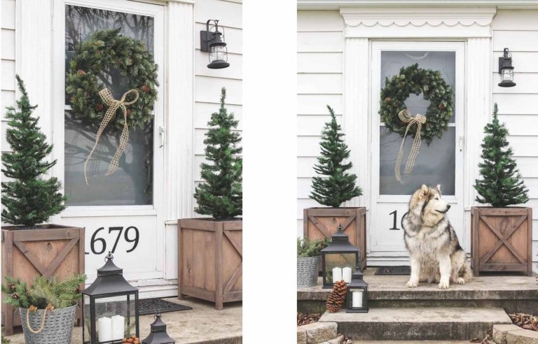 Zimná dekorácia vchod do záhradného domčeka v zime rustikálny s lampášmi a jedľovou zeleňou vo vedre a dverovom venčeku z prírodných materiálov