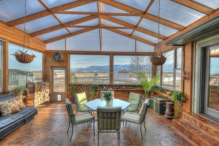 zimná záhrada-drevo-stavba-svojpomocne-tipy-útulné-palivové drevo-podlaha-omietka-stena-obklad-drevo