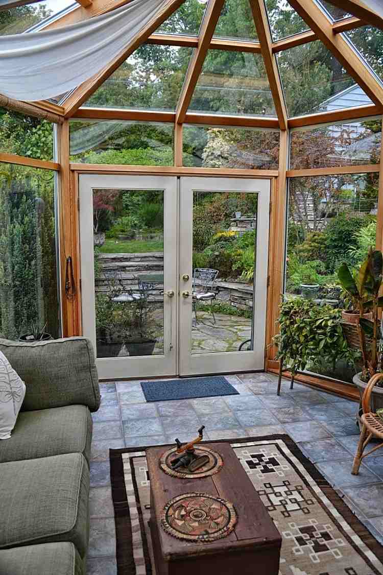 Zimná záhrada-drevo-stavať-si-sám-tipy-kupola-gauč-čalúnenie-dlažba-dlažba-terasa-dvere