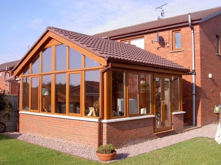 Vybudujte si vlastnú zimnú záhradu z drevených koncov-vonkajších dverí-tehlových domov-záhradných dvierok a terás