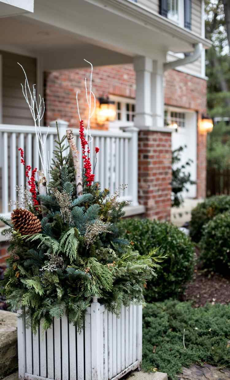 Vianočné ozdoby vyrobené z prírodných materiálov do exteriéru