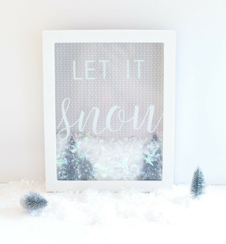 Jednoduché zimné krajiny v bielom s trblietavým umelým snehom