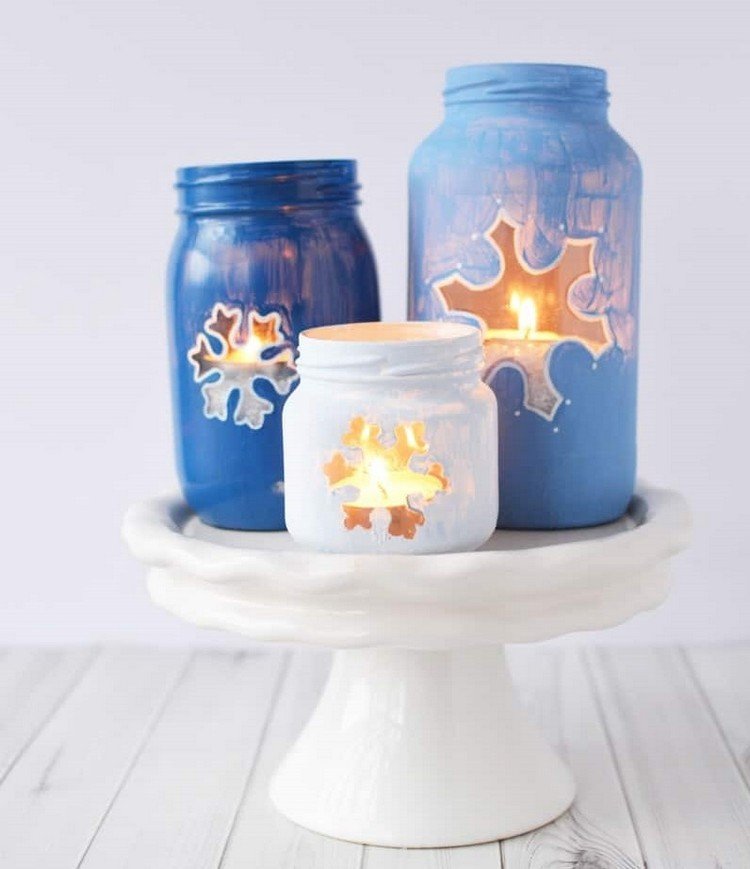 Zimné lampáše vyrábajú snehové vločky a LED sviečky
