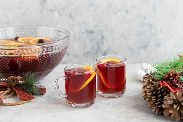 Sangria s červeným vínom Teplé koktaily Recept na zimný punč