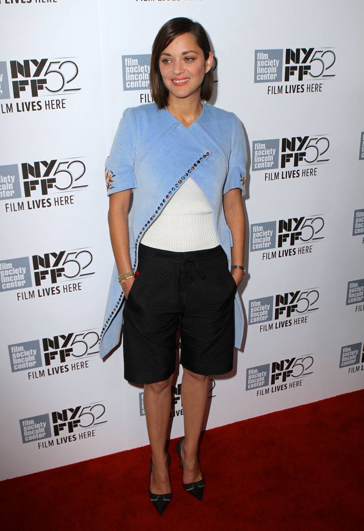 farby zimného typu oblečenie marion cotillard modré