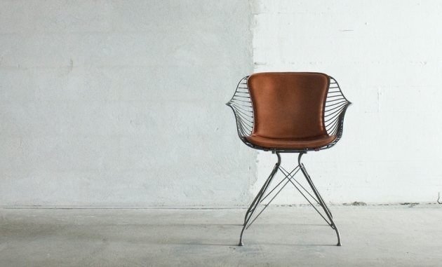 Kolekcia nábytku kombinuje tradíciu a modernosť koženej stoličky Kreslo Overgaard Dyrman-materiál-exkluzívny dizajn