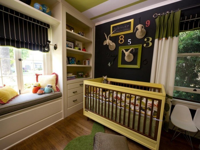 detská izba-maľba-tmavo-modrá-zelená-deka-biele-pruhy