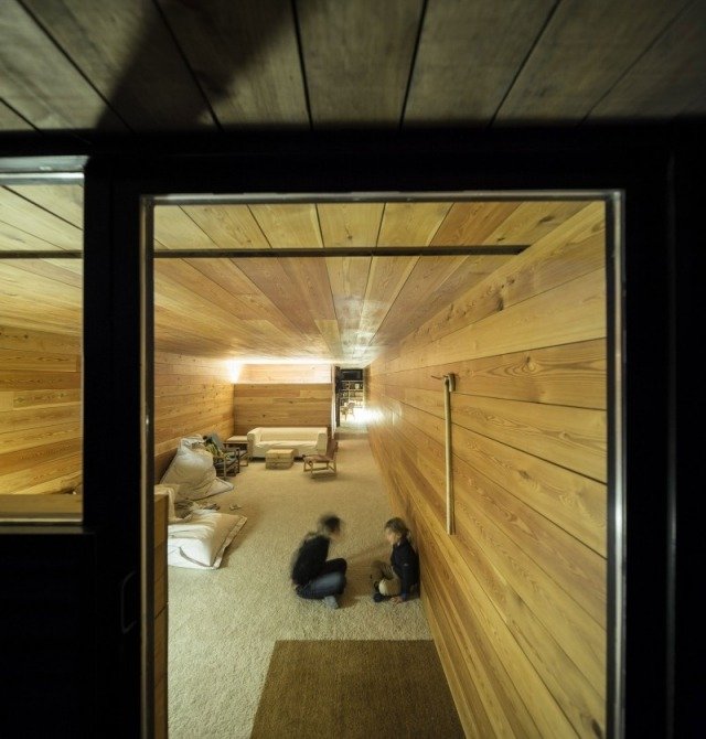 jednoduché nápady na bývanie interiérový dizajn drevené steny zasklenie vysoký strop