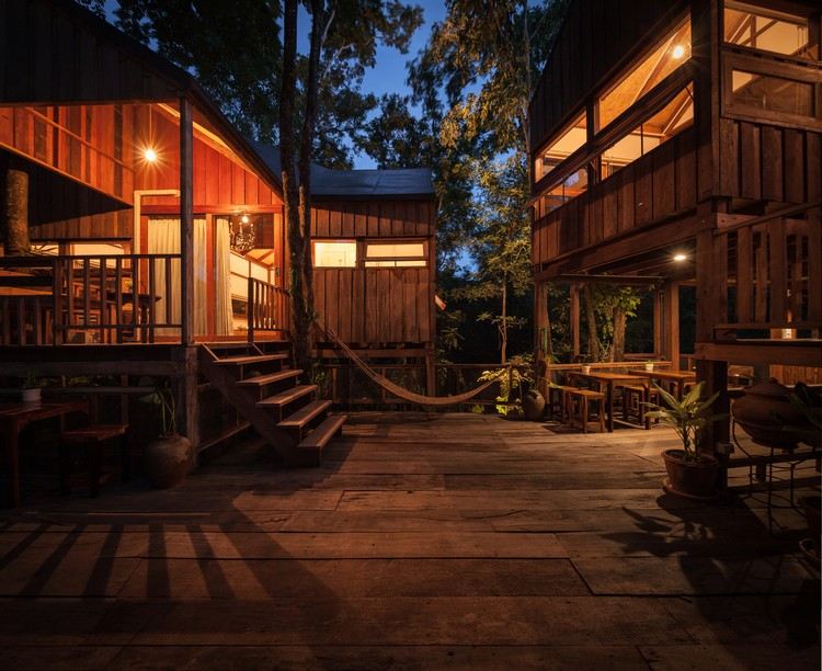 drevené chatky-lesná terasa-drevená paluba-hojdacia sieť