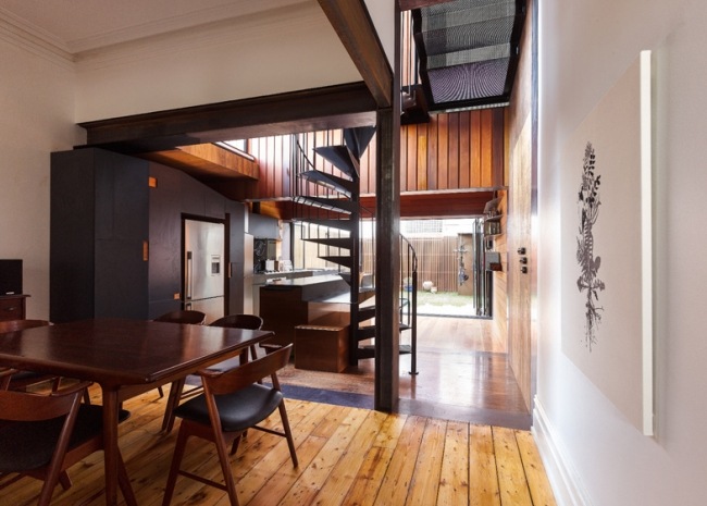 jedáleň drevená podlaha dizajnér bytový dom dve budovy jedáleň drevená podlaha dizajnérsky dom dvoch budov