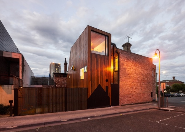 drevený tehlový dizajnér obytný dom dve budovy drevený tehlový dizajnérsky obytný dom tvorený dvoma budovami