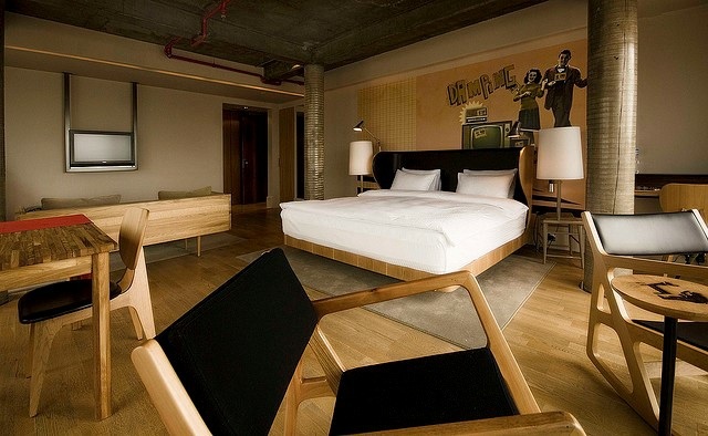 Strešný podkrovný byt zariadený moderným drevom Penthouse, dekor, plagátová stena, moderný, drevený, nábytok