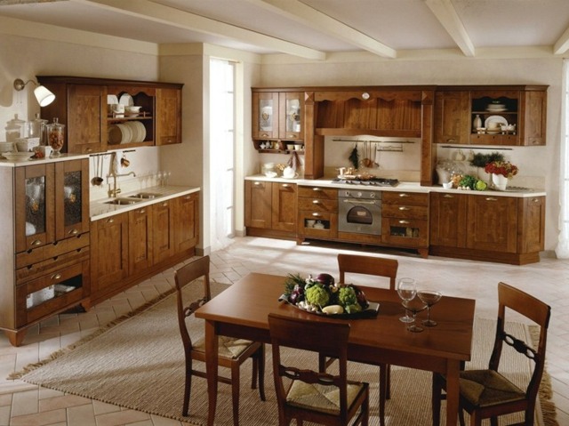 Kuchynské stolové skrinky vo vidieckom štýle z dreva Stolné skrinky vo vidieckom štýle vyrezávané drevom