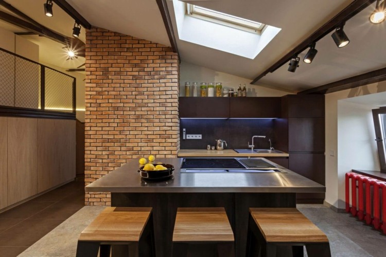 obývacia-nápady-čierna-kuchyňa-ostrov-oceľ-pracovná doska-barová stolička-svetlík