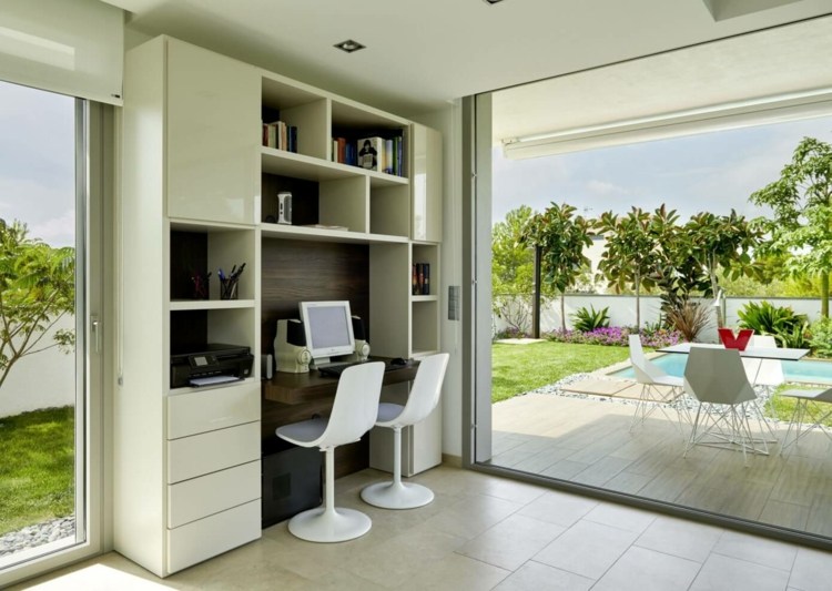 nápady na bývanie-biely-pracovný priestor-stôl-police-nábytok