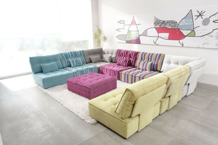 Moderný obývací priestor s rohovou sedačkou vo farebnom čalúnení Živá krajina Funkcia postele Potlač farebných pruhov čalúnenia