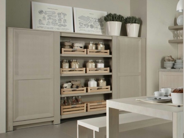 Puristické vybavenie kuchyne, police, dizajn dreveného nábytku
