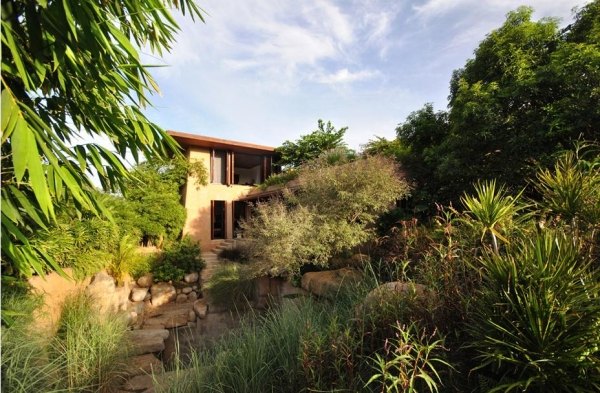 Moderný dom Bujná strešná záhrada