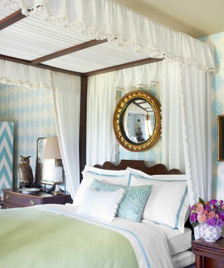 Ozdobte posteľ s baldachýnom brmbolcom vyzdobiť spálňu-štyri-plagát-nápad-biela-bobble-stuha