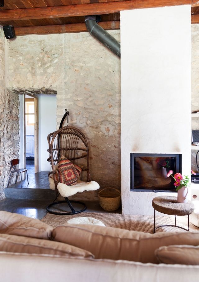 Rustikálne nápady na výzdobu bytu pre prútené kreslá v africkom štýle zariadenie bytu-nápady-Afrika-štýl-prútené-kreslá-textúry-omietka na stenu