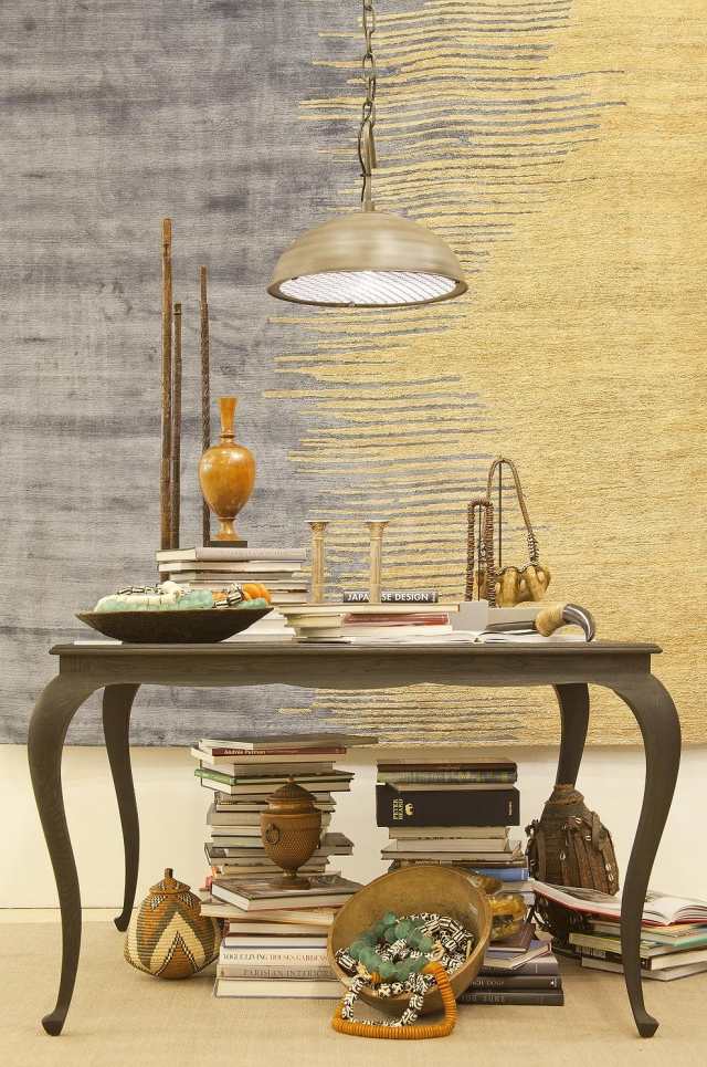 Stôl na zariadenie izieb s africkou tematikou a zahnutými nohami Africky vyzerajúci nábytok-stôl-zakrivené-nohy-dekorácie