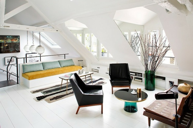 Sedacia súprava so šikmým stropom v škandinávskom štýle