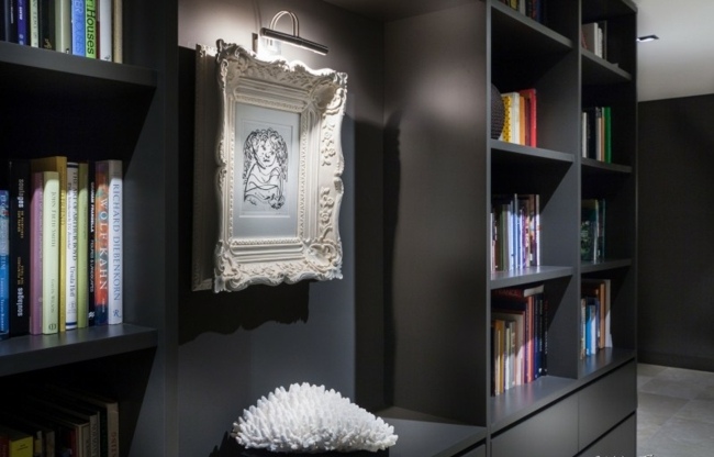 Regál na knihy, tmavá farba, karikatúra, klasický rám obrazu