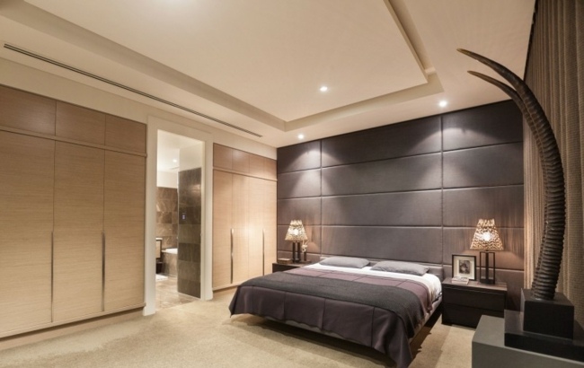 osvetliť vyzdobiť purpurovú farbu stenového antilopého rohu