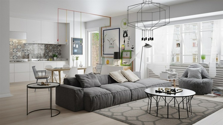 Apartmán s modernými kovovými prvkami dizajnový byt-tmavo-sivý-gauč-obývačka-monochromatický-kovový nábytok