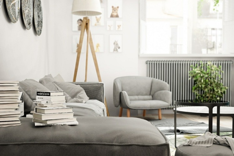 Zariadenie bytu je monochromatické a svetlé dizajn-byt-kreslo-design-relax-obývačka-radiátor-sivá-stojacia lampa