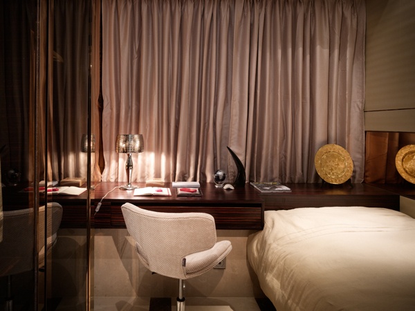 moderná-spálňa-béžovo-hnedá