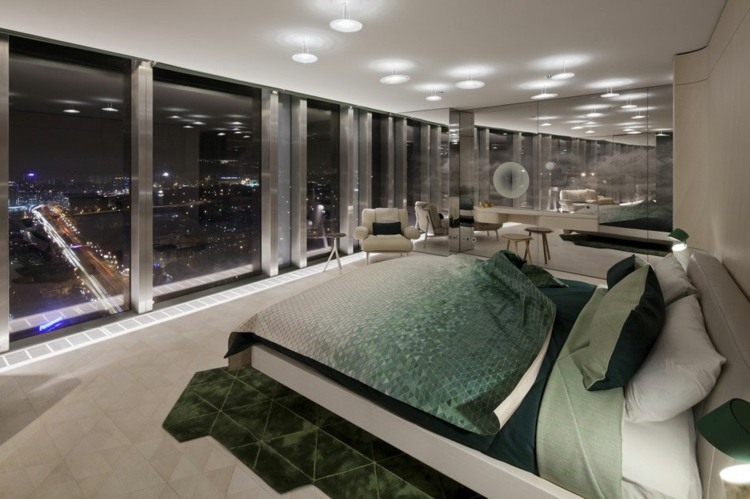 byt farebný interiér akcenty posteľná bielizeň mäta zelená mesto noc