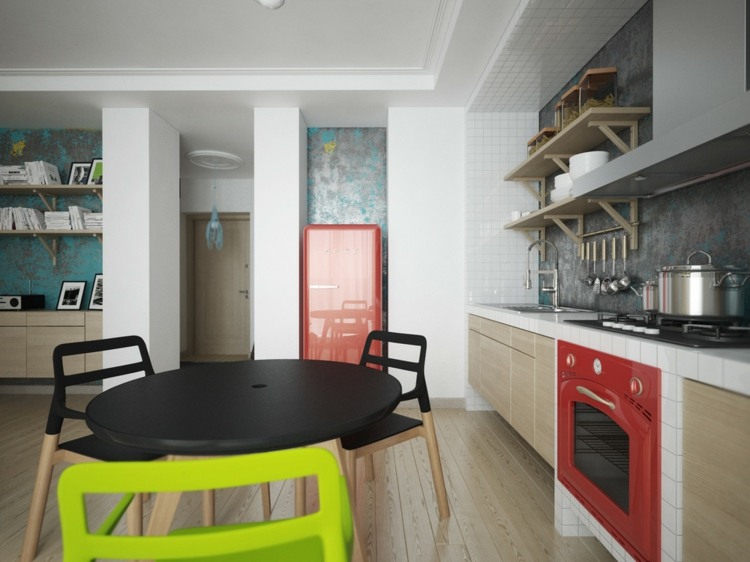 Moderný interiér kuchyne s červenou retro rúrou a chladničkou byt s ženským nábytkom zelená stolička neónový stôl čierny